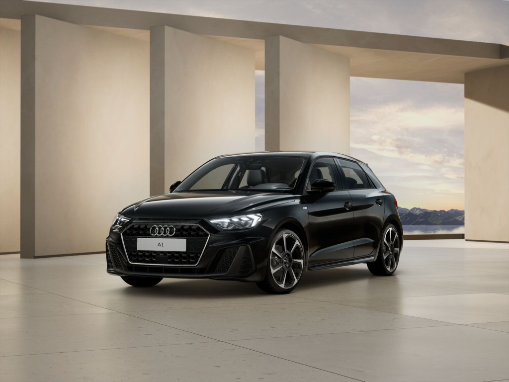 Audi A1 Sportback Adrenalin Black Edition 30 TFSI S Tronic nera vista tre quarti anteriore